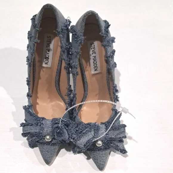 Steve Madden Barb Frayed Denim Point Toe Bow Pump - Picture 2 of 5